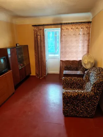 продам 2 к.кв. ленинский р. кирова стоматол. 2900 мил р. кирпич торг.. Донецк