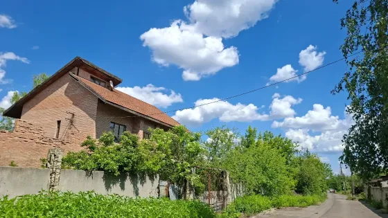 Продам дом 360 с выходом на Донецкое море с большим участком земли 22 сотки Донецк