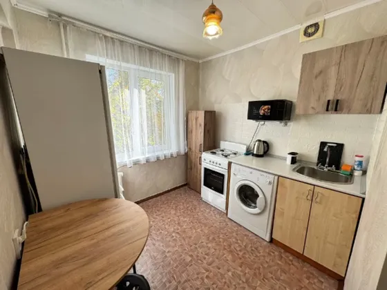 Сдам 1 комнатную квартиру г. макеевка в центре Донецк