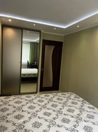 сдам 3 к.кв. пролетарский р. литке 45000 р. все новое накопитель колонка. Донецк