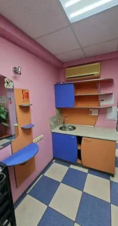 Продам салон с оборудованием ул. Артема Т_Ц "Маяк" Донецк