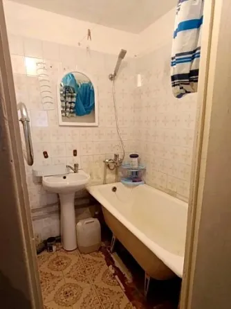 Продам 3к.кв. Брежневка. Петровский р-н. мкр.Тихий. Ориентир школа 114. ул.Стаханова. Донецк