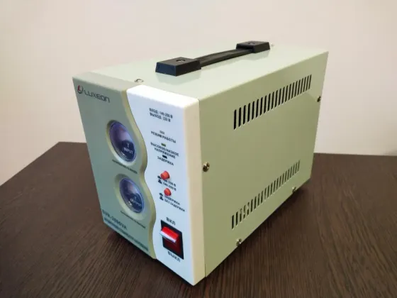 Стабилизатор напряжения LUXEON SVR-2000VA. Макеевка