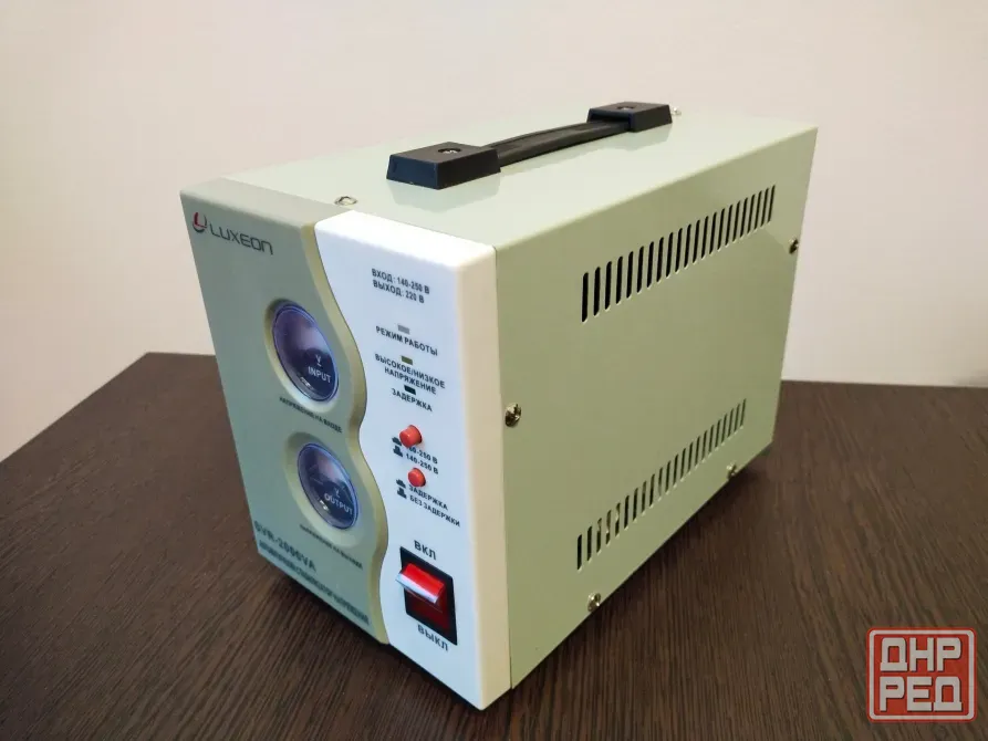 Стабилизатор напряжения LUXEON SVR-2000VA. Макеевка - изображение 2