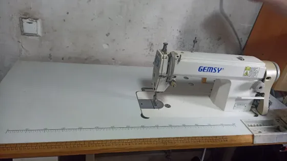 Продам швейную машинку Макеевка