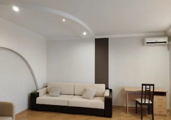 Сдаю двухкомнатную квартиру 78.0 м² этаж 7, калининский район, проспект дзержинского Донецк