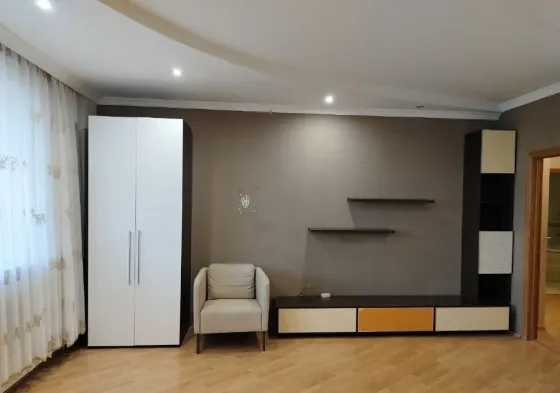 Сдаю двухкомнатную квартиру 78.0 м² этаж 7, калининский район, проспект дзержинского Донецк