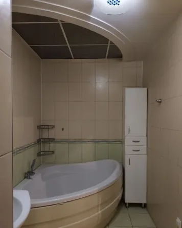 Сдаю двухкомнатную квартиру 78.0 м² этаж 7, калининский район, проспект дзержинского Донецк