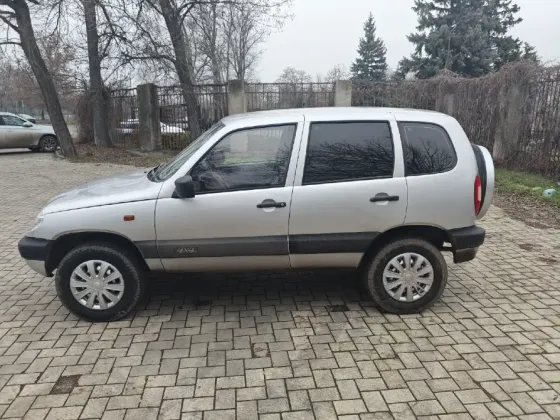 Chevrolet Niva с новым двигателем и полностью обслужена. Обмен, торг у капота Донецк
