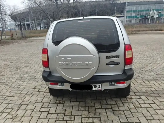 Chevrolet Niva с новым двигателем и полностью обслужена. Обмен, торг у капота Донецк