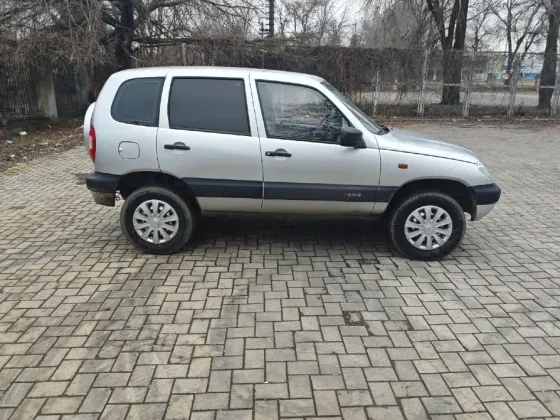Chevrolet Niva с новым двигателем и полностью обслужена. Обмен, торг у капота Донецк
