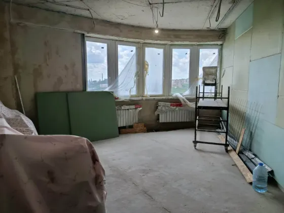 Продам 2х ком кв-ру 85 м кв. в новострое под ремонт Донецк