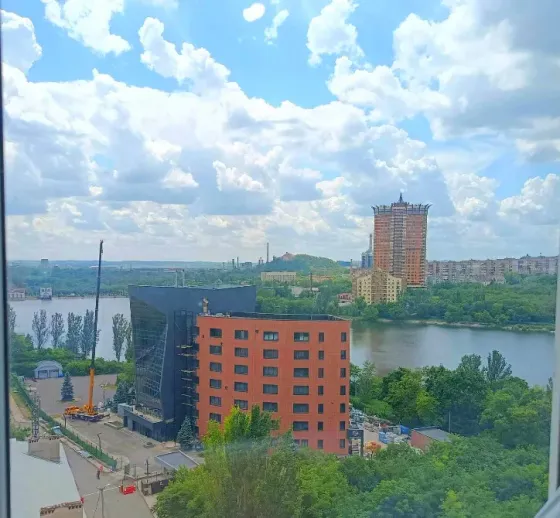 Продам 2х ком кв-ру 85 м кв. в новострое под ремонт Донецк