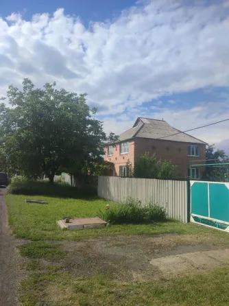 Продам 2х этажный дом Торез