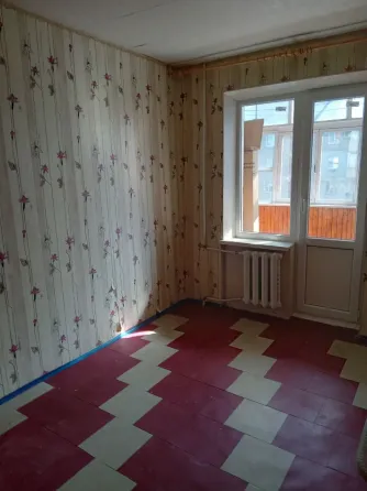Продается 2-комн. квартира г. Торез м-н 4 Торез