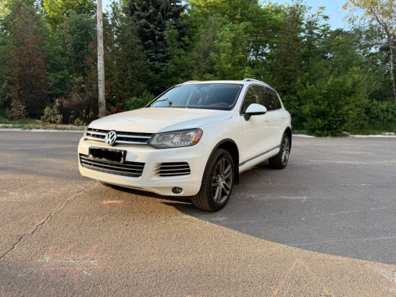 Продам Volkswagen Touareg 2013 год 3.6 бензин Макеевка