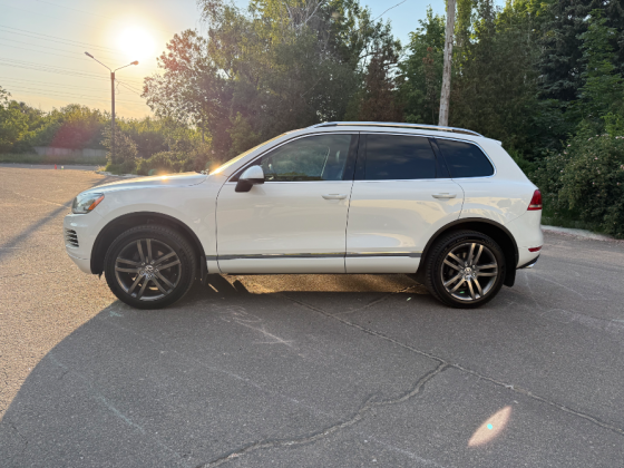 Продам Volkswagen Touareg 2013 год 3.6 бензин Макеевка