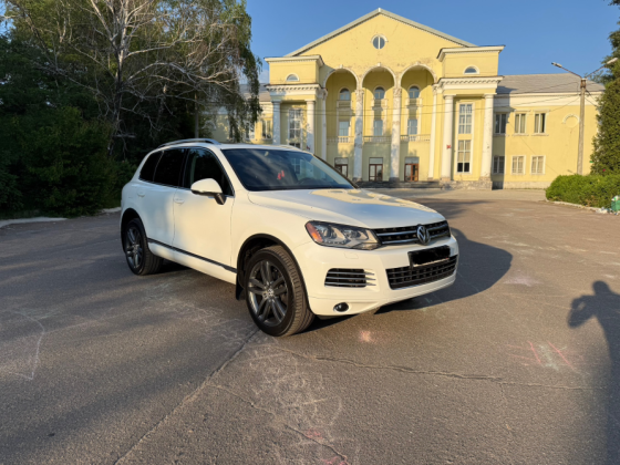 Продам Volkswagen Touareg 2013 год 3.6 бензин Макеевка