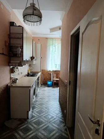 продам 3 к.кв. ворошил. р. изумруд сталинка колонка воду бьёт норм 7 мил р. Донецк