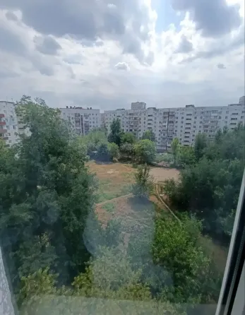 Продаётся просторная с водой 2-х комнатная квартира м-н Мирный по улице Кольцова Донецк