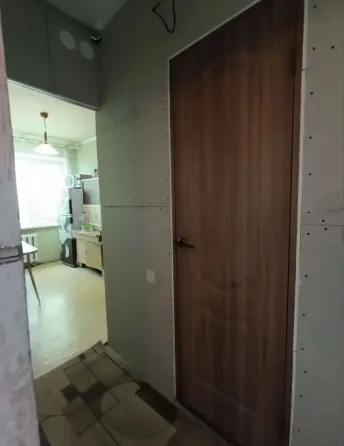 Продаётся просторная с водой 2-х комнатная квартира по улице Кольцова Донецк
