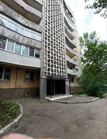 Продаётся просторная с водой 2-х комнатная квартира по улице Кольцова Донецк