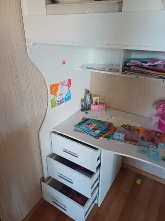 Продам детскую кровать-чердак со столом Донецк