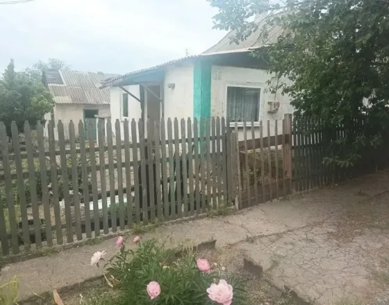 Продам отдельно стоящий дом в центре Моспино Донецк