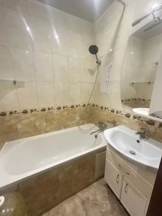 Продается 3.кв. в Калининском р-не., пр-т. Ильича, Грузия. Донецк