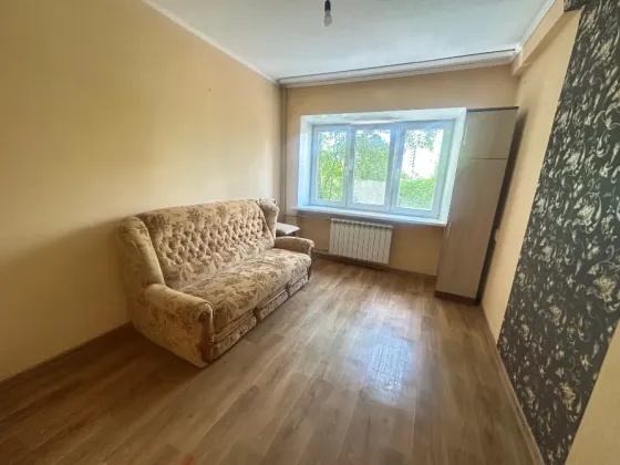 Продается 3.кв. в Калининском р-не., пр-т. Ильича, Грузия. Донецк