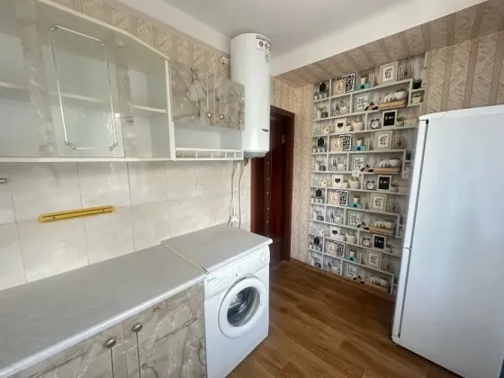 Продается 3.кв. в Калининском р-не., пр-т. Ильича, Грузия. Донецк