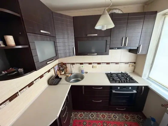 Продам 2-х ком. кв., 5/5 эт., 44 м.кв. - Макеевка, кв-л Гвардейский, ост. Пушка Макеевка