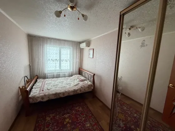 Продам 2-х ком. кв., 5/5 эт., 44 м.кв. - Макеевка, кв-л Гвардейский, ост. Пушка Макеевка