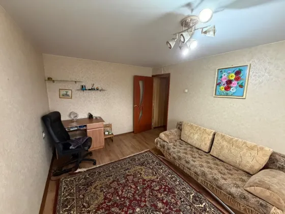 Продам 2-х ком. кв., 5/5 эт., 44 м.кв. - Макеевка, кв-л Гвардейский, ост. Пушка Макеевка