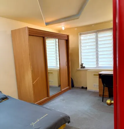 Продам 3к.кв. Петровский р-н. Ориентир маг.Изюм. ул.Шуйского. Донецк