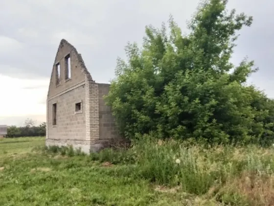 Продам недостроенный дом на участке ижс Донецк