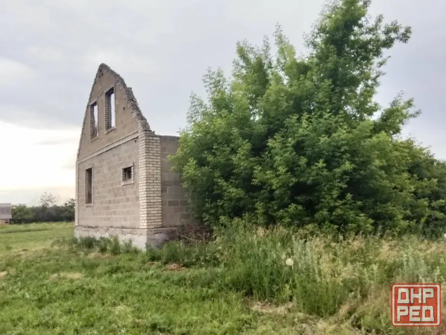 Продам недостроенный дом на участке ижс Донецк - изображение 1