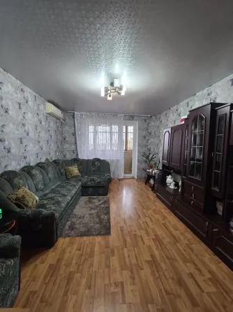 Продам крупногабаритную 2-х к квартиру , Гвардейка, 83-й Квартал, ул. Макаренко. Макеевка