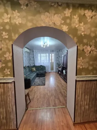 Продам крупногабаритную 2-х к квартиру , Гвардейка, 83-й Квартал, ул. Макаренко. Макеевка