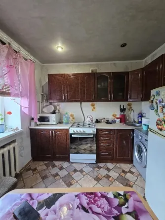 Продам крупногабаритную 2-х к квартиру , Гвардейка, 83-й Квартал, ул. Макаренко. Макеевка