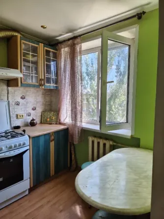 продается 3 комн. кв. на мкрн. металлургов Харцызск