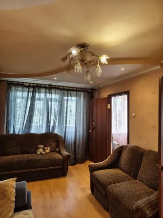 продается 3 комн. кв. на мкрн. металлургов Харцызск