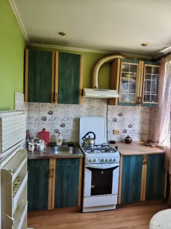 продается 3 комн. кв. на мкрн. металлургов Харцызск