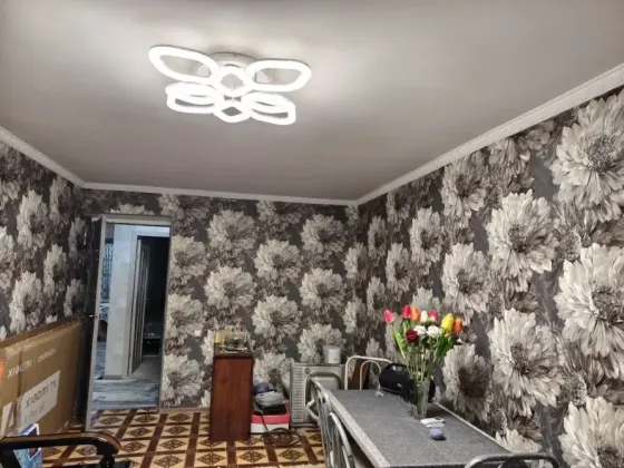 продается 2 комн. кв. на мкрн. металлургов Харцызск