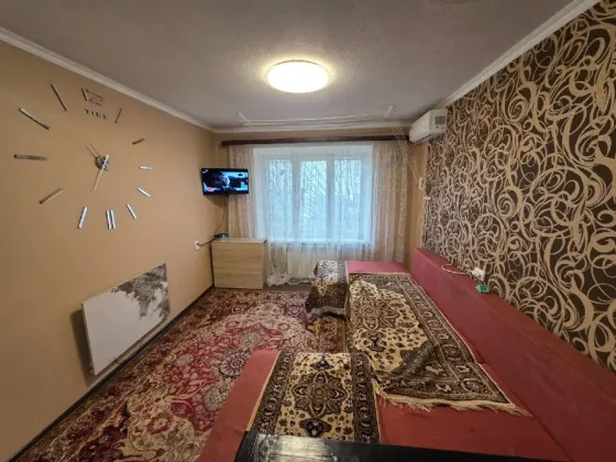 Продам 2хкв студию Бр.Шевченко район Школы полиции Мариуполь