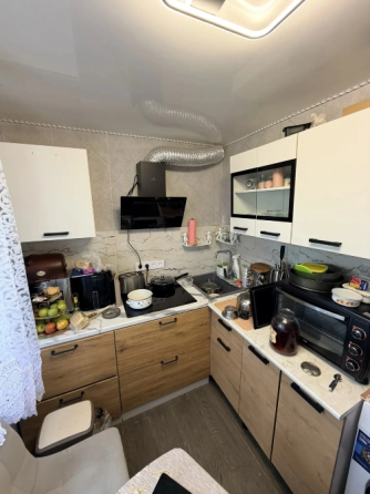 Срочно Продам 2х комнатную квартиру с ремонтом 4/5 Город Харцызск, мкрн Юбилейный Харцызск