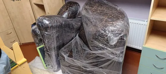 Продам угловой диван + кресло Макеевка