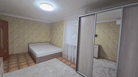 сдаётся 1-ком. квартира Текстильщике 2й эт,, остановка гаражи 15 000р+ ком. Оплата при заселении Донецк