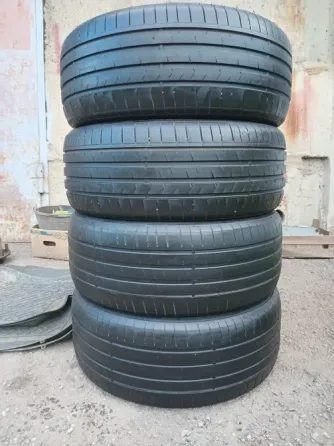 Продаю комплект летней резины 235 45 18 Донецк