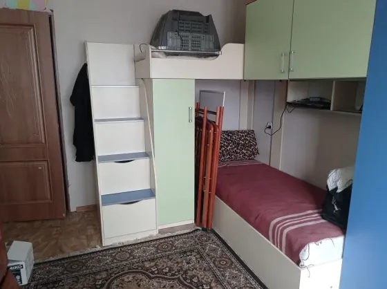 Продажа трехкомнатной квартиры в Куйбышевском районе, площадь Бакинских Комиссаров Донецк